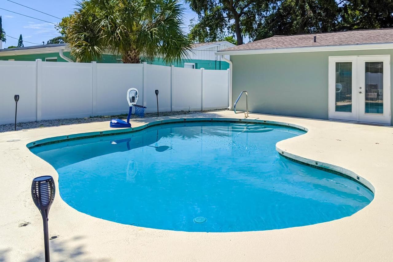 Pinellas Park Cottage Сейнт Питърсбърг Екстериор снимка